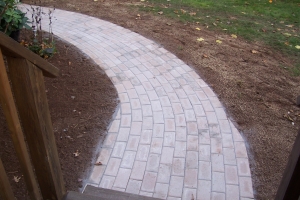 Retaining Wall Along a Driveway