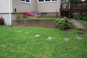 Retaining Wall Along a Driveway