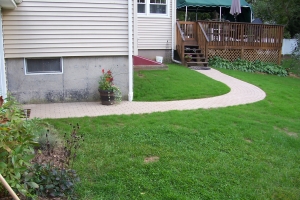 Retaining Wall Along a Driveway